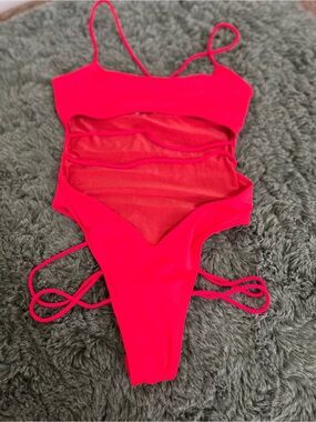 Icon Swim Strappy One Piece Hot Pink Small